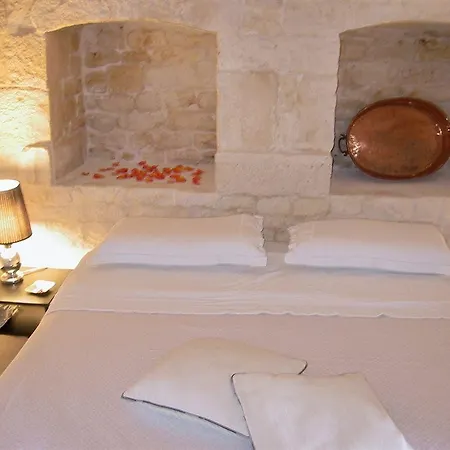 فندق مبيت وإفطار Trulli Gallo Rosso 3*