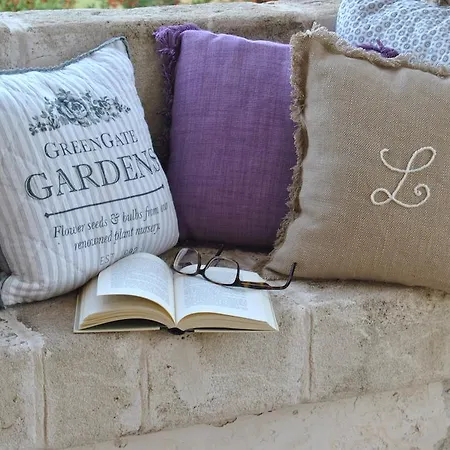Trulli Gallo Rosso مارتينا فرانكا
