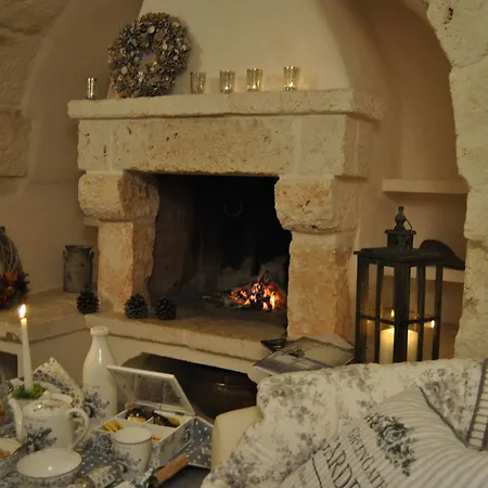 Trulli Gallo Rosso فندق مبيت وإفطار