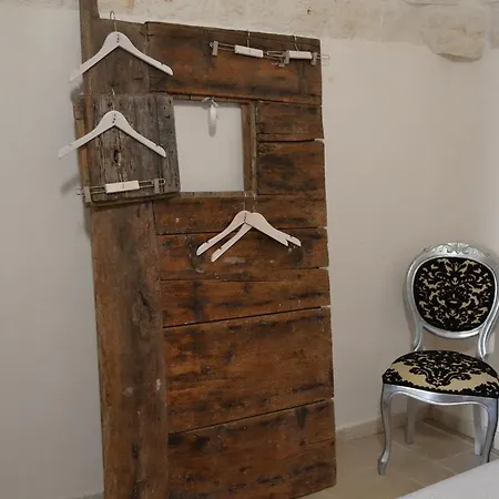 לינה וארוחת בוקר Trulli Gallo Rosso 3*