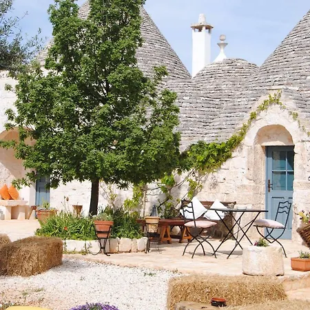 Trulli Gallo Rosso Bed & Breakfast 3*