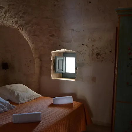 Trulli Gallo Rosso 3*