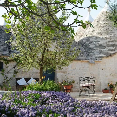 Trulli Gallo Rosso Bed & Breakfast 3*